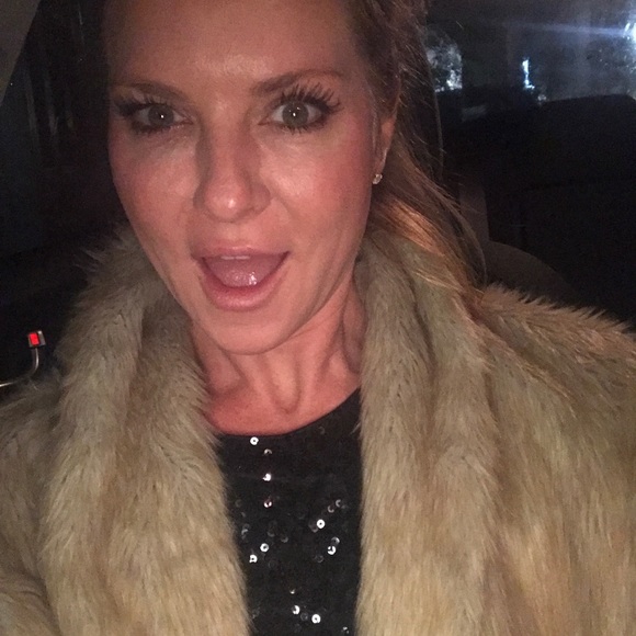 Meet your Posher, Amanda - Picture 2 of 4